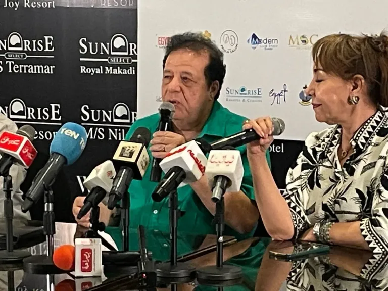 الدكتور عاطف عبد اللطيف 