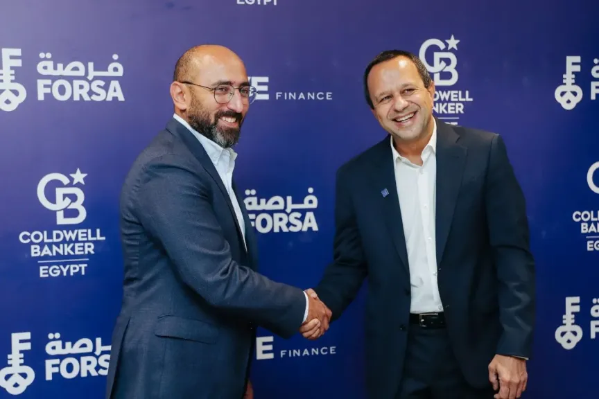 اثناء توقيع اتفاقية الشراكة