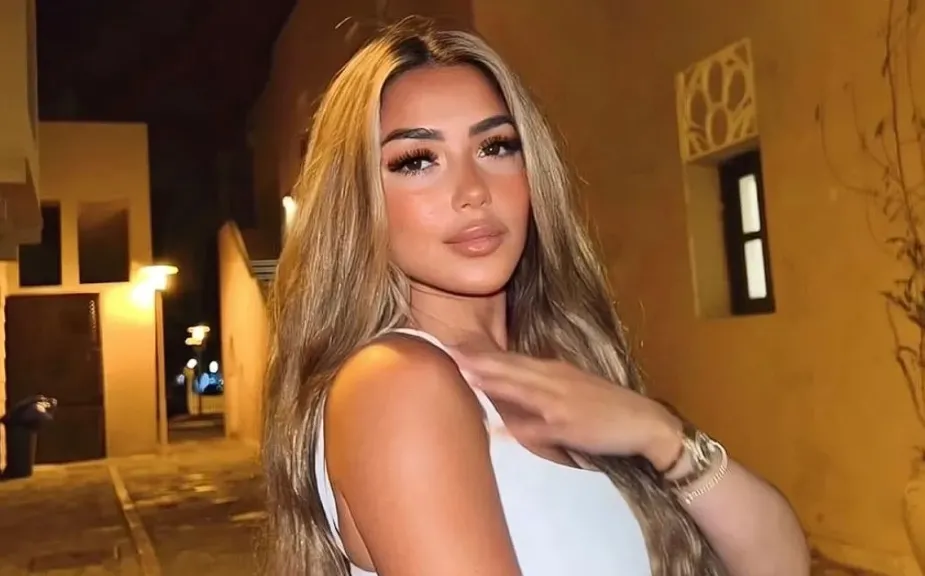 سارة سلامة تخطف الأضواء بجلسة تصوير أنيقة في شوارع باريس سارة سلامة تخطف الأضواء بجلسة تصوير أنيقة في شوارع باريس
