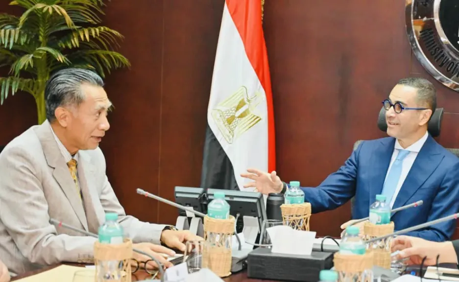 وزير الاستثمار مع سفير اندونيسيا