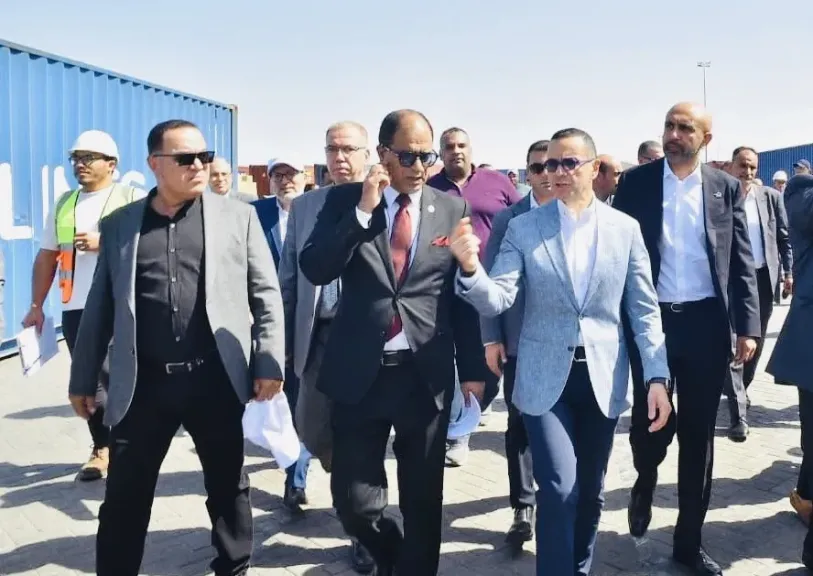 وزير الاستثمار داخل ميناء السخنة