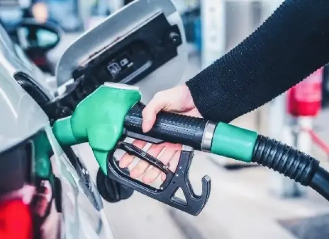 الحكومة ترفع أسعار البنزين 2 جنيها للتر مع تعهد بعدم الزيادة لعام على الأقل