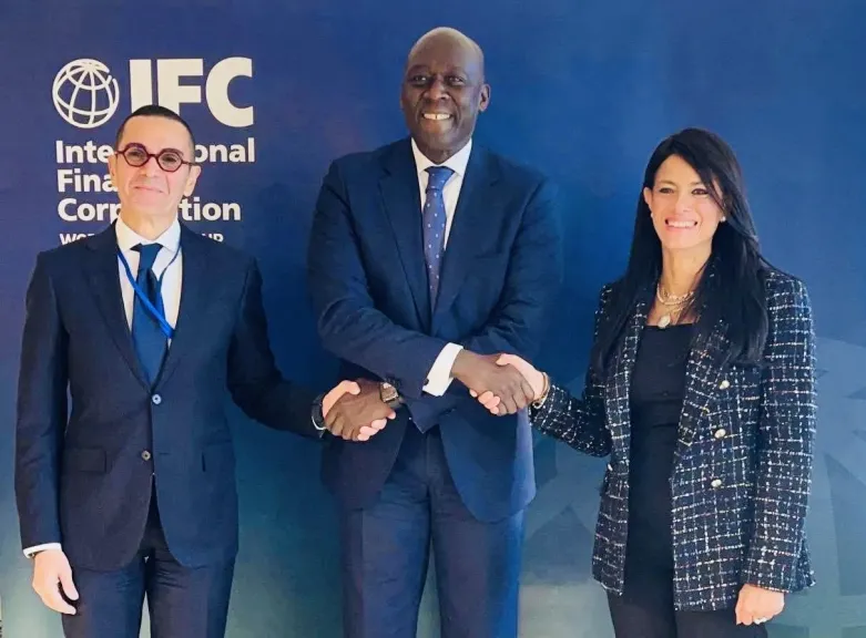 وزيرا الاستثمار والتخطيط مع رئيس ifc