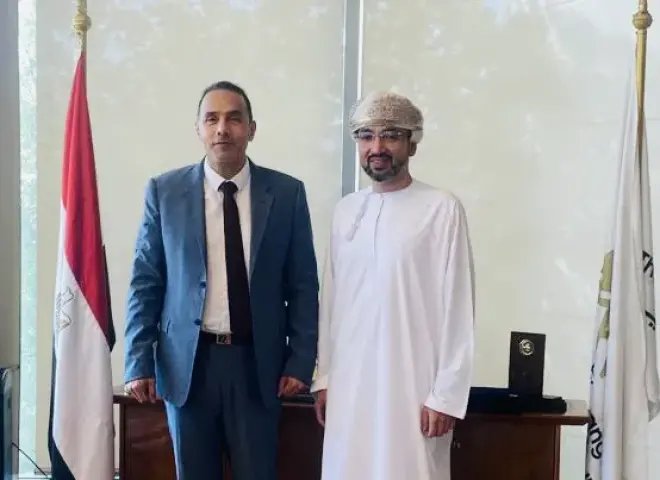 رئيس البورصة المصرية ورئيس بورصة مسقط يناقشان تعزيز التعاون المالي المشترك