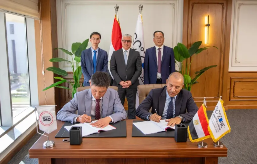 اثناء توقيع الاتفاقية