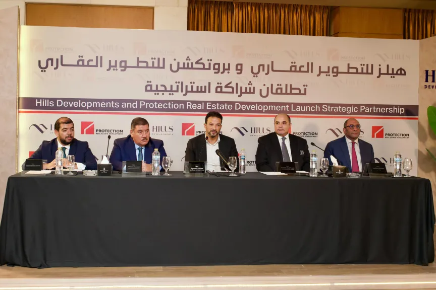 جانب من توقيع الشراكة