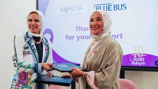 شركة Blue Bus توقع بروتوكول تعاون مع بهية لتجهيز كابينة علاج كيماوي كاملة شركة Blue Bus توقع بروتوكول تعاون مع بهية لتجهيز كابينة علاج كيماوي كاملة