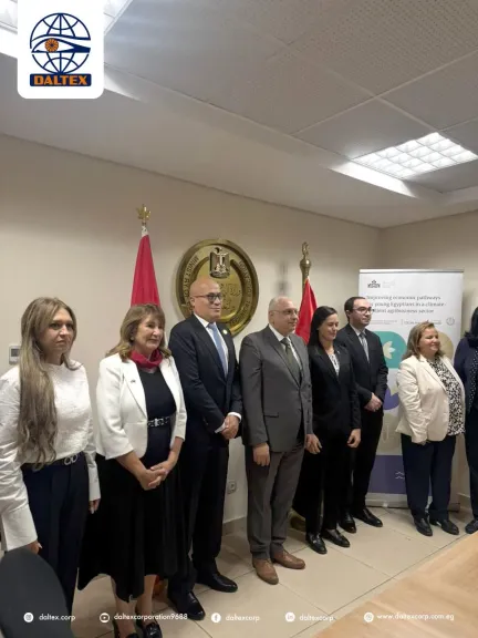 جانب من التوقيع