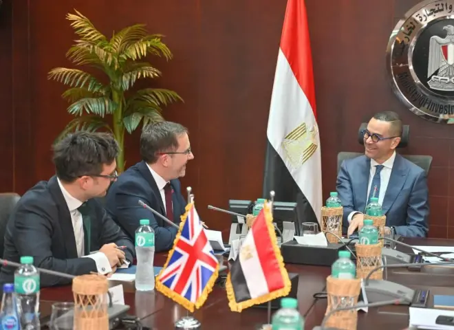 حسن الخطيب والسفير البريطاني يبحثان التحضيرات لمؤتمر الاستثمار المصري البريطاني في ديسمبر حسن الخطيب والسفير البريطاني يبحثان التحضيرات لمؤتمر الاستثمار المصري البريطاني في ديسمبر