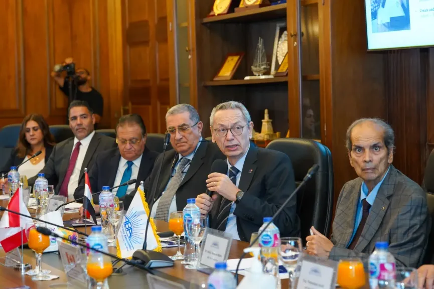 ”رجال أعمال الإسكندرية” تبحث مع السفير الكندي فرص التعاون في التعليم والاستثمار ”رجال أعمال الإسكندرية” تبحث مع السفير الكندي فرص التعاون في التعليم والاستثمار