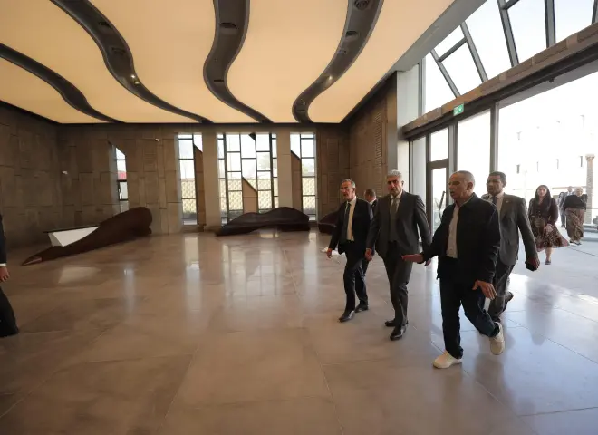 وزير السياحة والآثار يواصل متابعة الاستعدادات النهائية لافتتاح المتحف المصري الكبير غدًا وزير السياحة والآثار يواصل متابعة الاستعدادات النهائية لافتتاح المتحف المصري الكبير غدًا