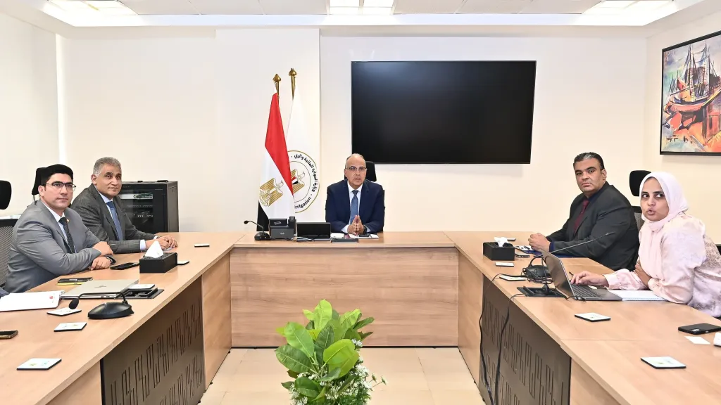 وزير الرى يبحث مع ممثلى منظمتى الفاو والايكاردا موقف مشروع “تعزيز إنتاجية... وزير الرى يبحث مع ممثلى منظمتى الفاو والايكاردا موقف مشروع “تعزيز إنتاجية المياه في الزراعة” بمحافظات كفر الشيخ والمنيا وقنا