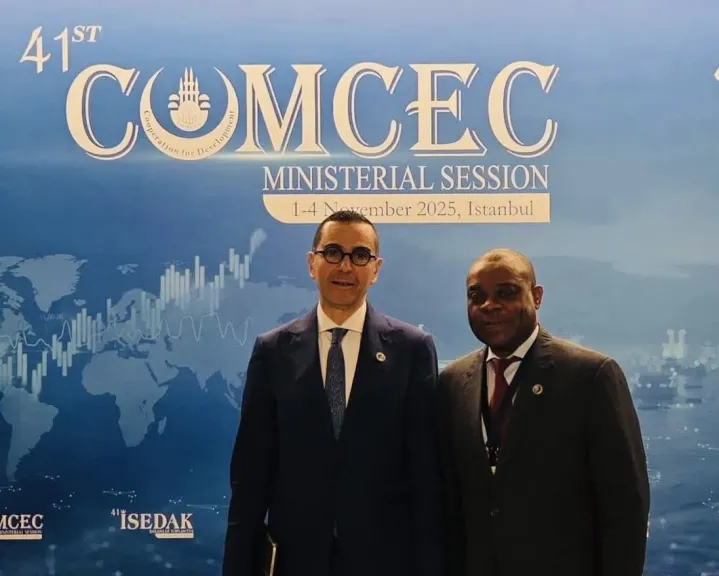 وزير الاستثمار-السفير اسحاق إمام