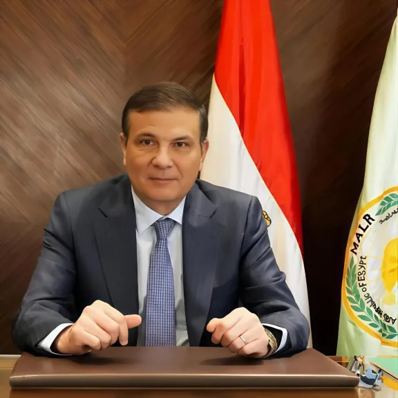 وزير الزراعة يحيل مسؤولي 4 جمعيات زراعية وموظفين عموميين للنيابة العامة في 4 محافظات