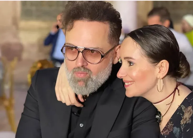 محمد محمود عبد العزيز و زوجته