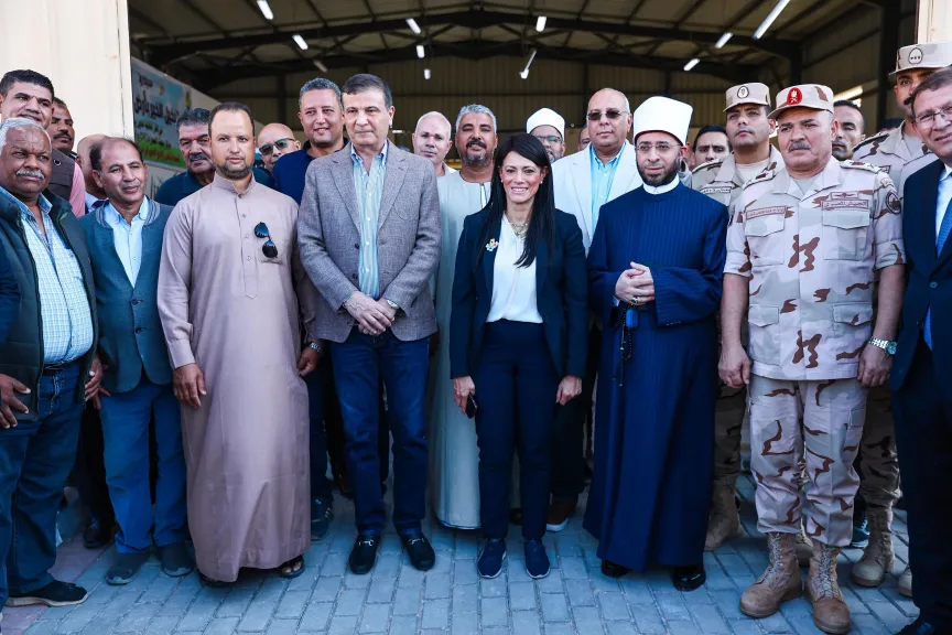 وزراء التخطيط  والزراعة  والأوقاف يتفقدون ”المركز الزراعي المتكامل بسهل القاع