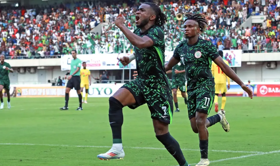 نيجيريا خارج كأس العالم 2026… ومدربها يربط الهزيمة بالسحر