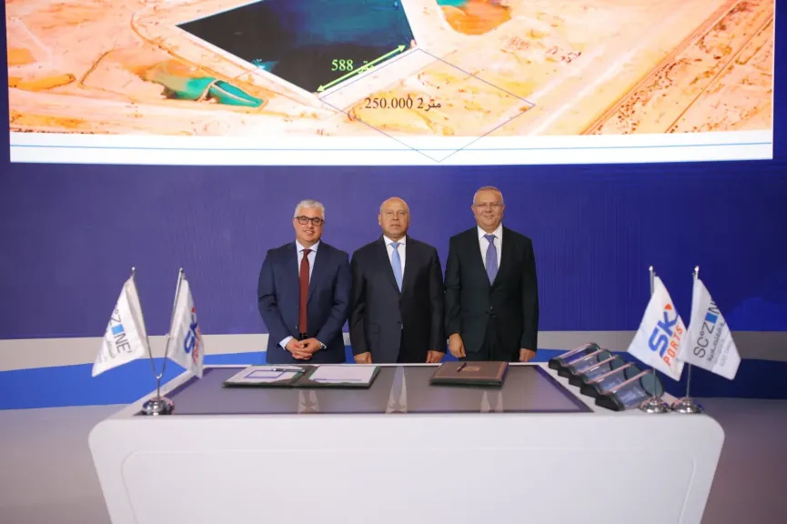 المنطقة الاقتصادية لقناة السويس توقع مذكرة تفاهم وعقد انتفاع مع شركة «سكاي بورتس» لتشغيل محطة متعددة الأغراض بميناء السخنة