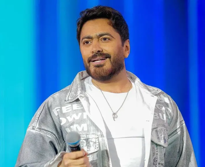 تامر حسني يمر بأزمة صحية ويخضع لجراحة دقيقة