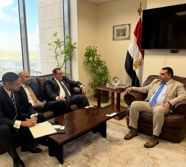 التمثيل التجاري يبحث مع بنك الإمارات دبي الوطني دعم الشركات المصرية والتوسع في الأسواق الدولية