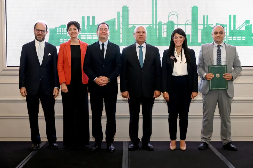 الوزير يستعرض خطة التحرك العاجلة لخفض الانبعاثات الكربونية في الصناعة المصرية