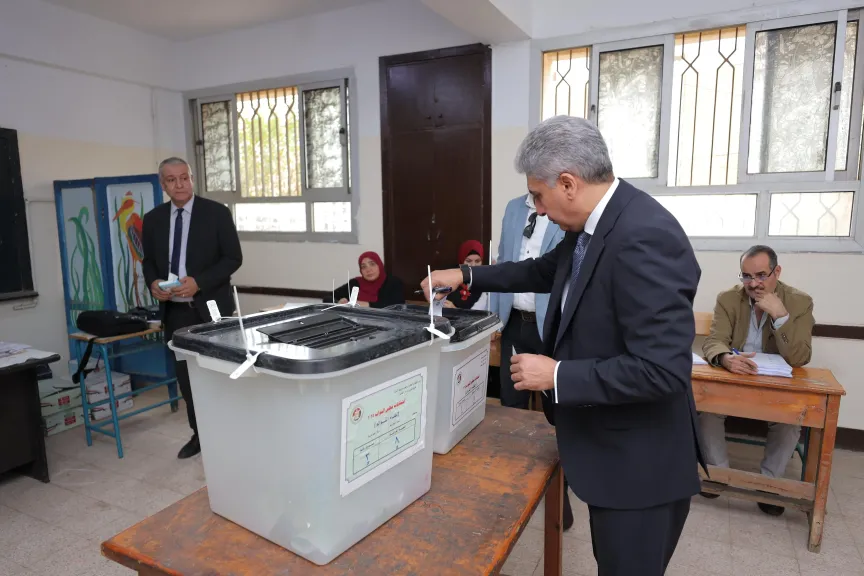 وزير السياحة شريف فتحي يدلي بصوته في انتخابات برلمان 2025