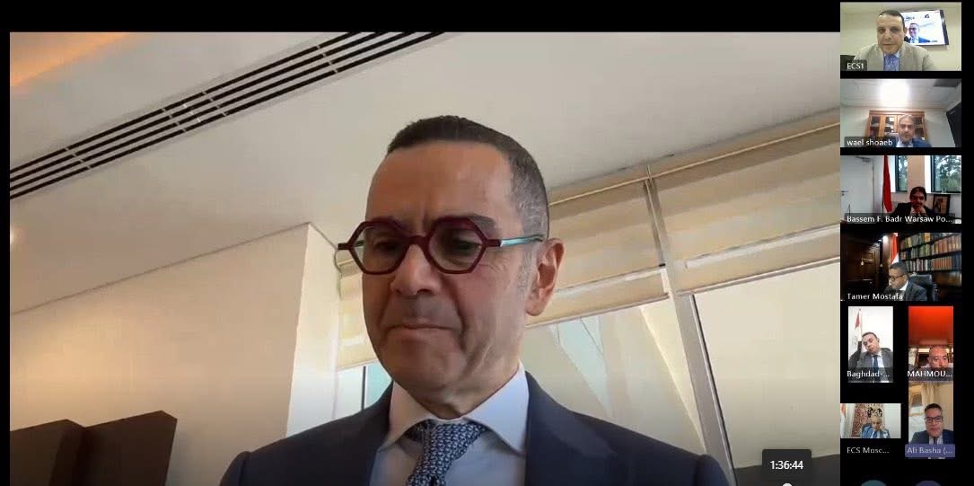 وزير الاستثمار خلال اجتماعه مع مع قيادات وأعضاء جهاز التمثيل التجاري