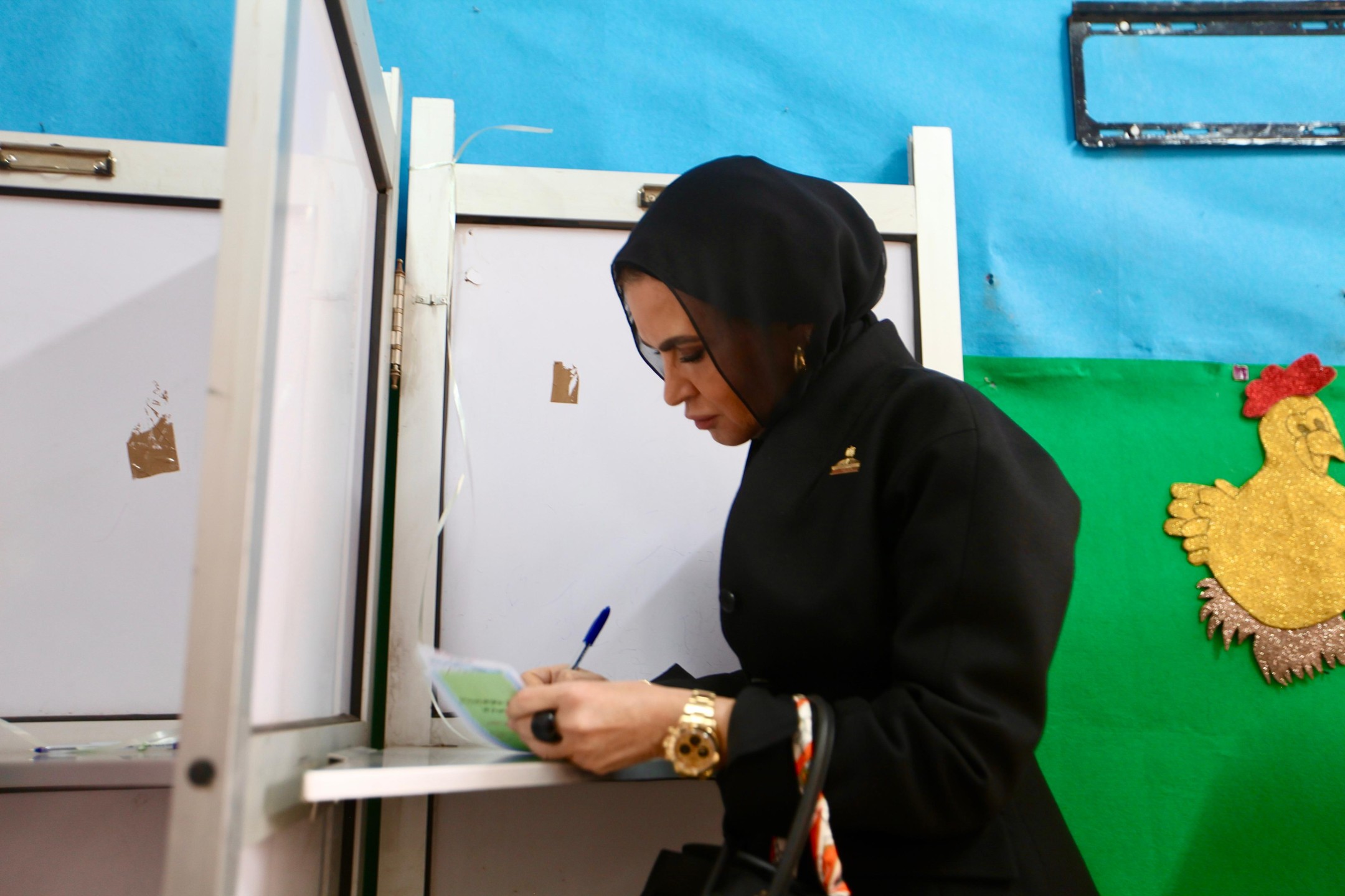 أدلت الدكتورة سحر نصر، أمين عام بيت الزكاة والصدقات، ووكيل لجنة الشئون الاقتصادية والمالية والاستثمار بمجلس الشيوخ، بصوتها صباح اليوم في المرحلة الثانية لانتخابات مجلس النواب المصري بمقر اللجنة الانتخابية بمعهد فتيات مصر الجديدة النموذجي الأزهري بمصر الجديدة.