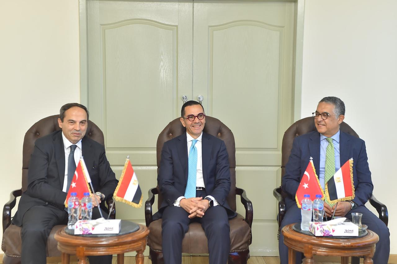 حسن الخطيب يضع حجر الأساس لمصنع جديد لشركة KCG التركية باستثمارات تتجاوز 75 مليون دولار بمصر