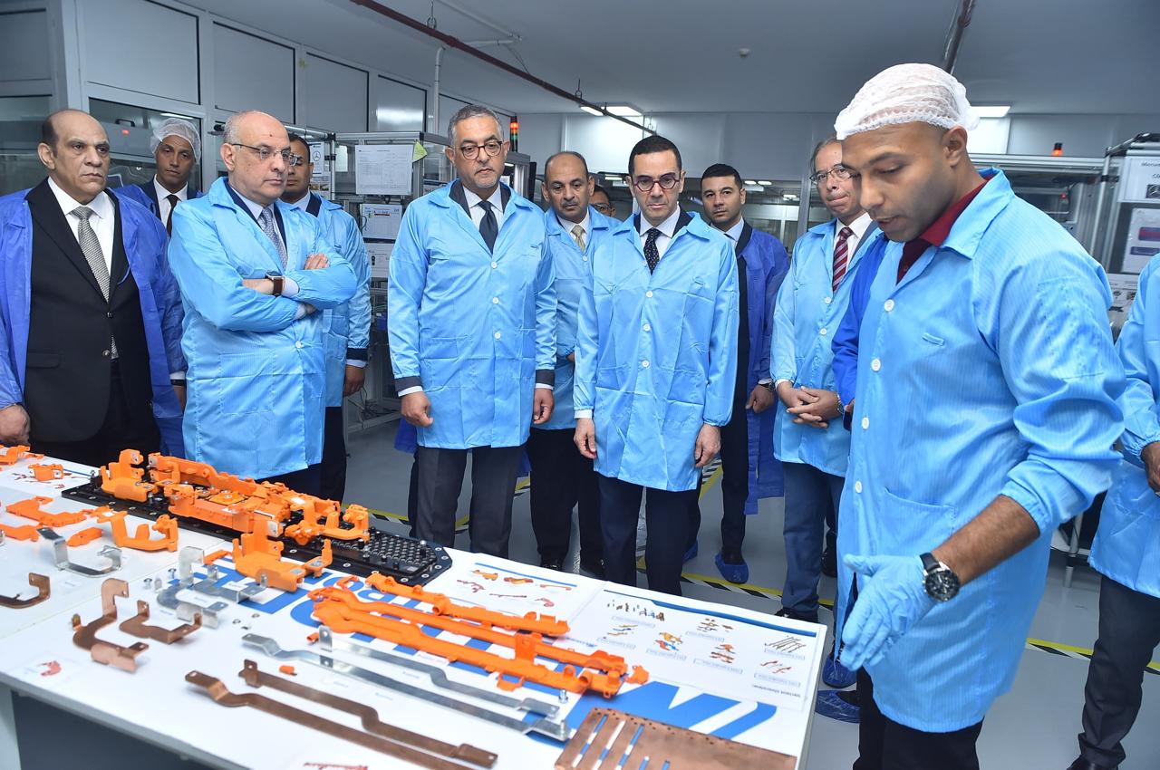 تفقد المهندس حسن الخطيب وزير الاستثمار والتجارة الخارجية، المنطقة الحرة بمدينة نصر، وتابع خلالها خط