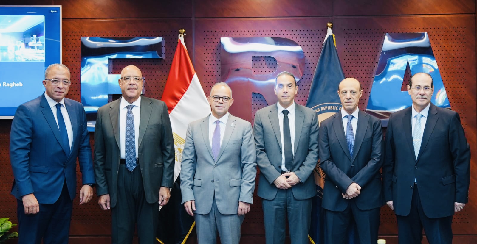 مجلس إدارة الرقابة المالية يكرم الدكتور إسلام عزام ويهنئه برئاسة البورصة المصرية