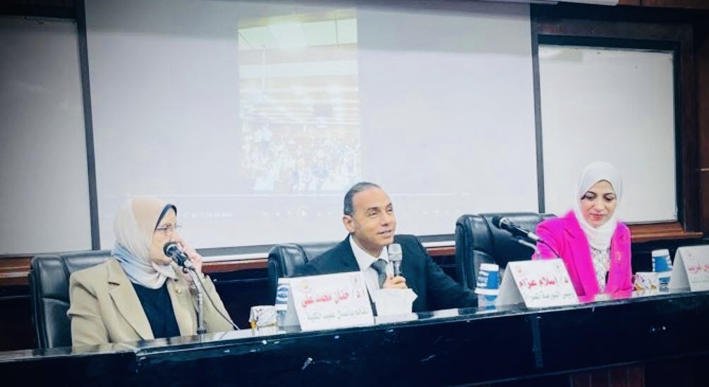 رئيس البورصة المصرية يسلم شهادات إتمام برنامج محاكاة التداول لطلاب كلية الاقتصاد