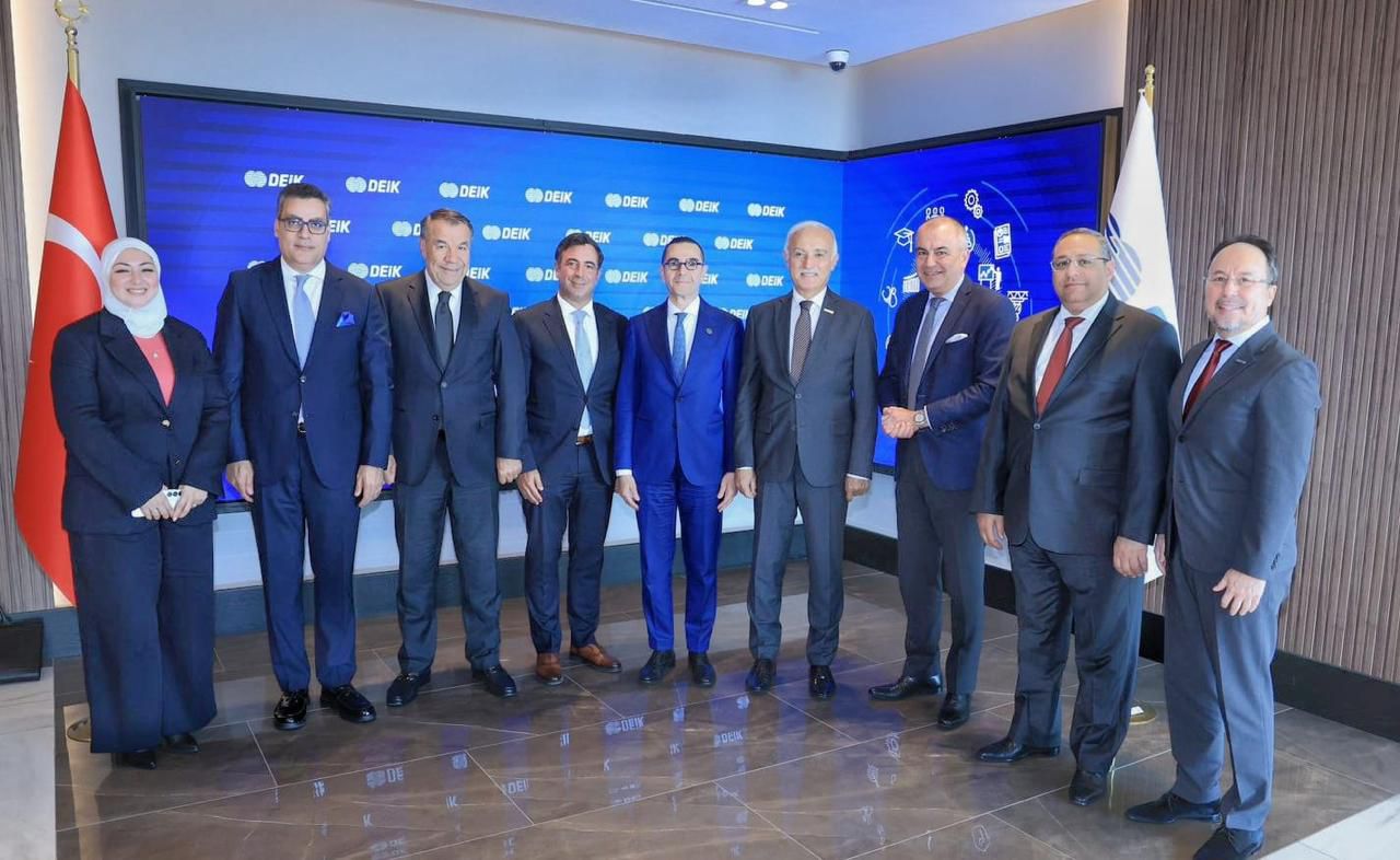 وزير الاستثمار رجال اعمال اتراك