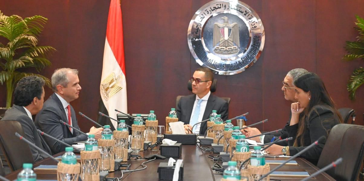 وزير الاستثمار يبحث مع مؤسس الكازار للطاقة فرص التعاون بمشروعات الطاقة المتجددة