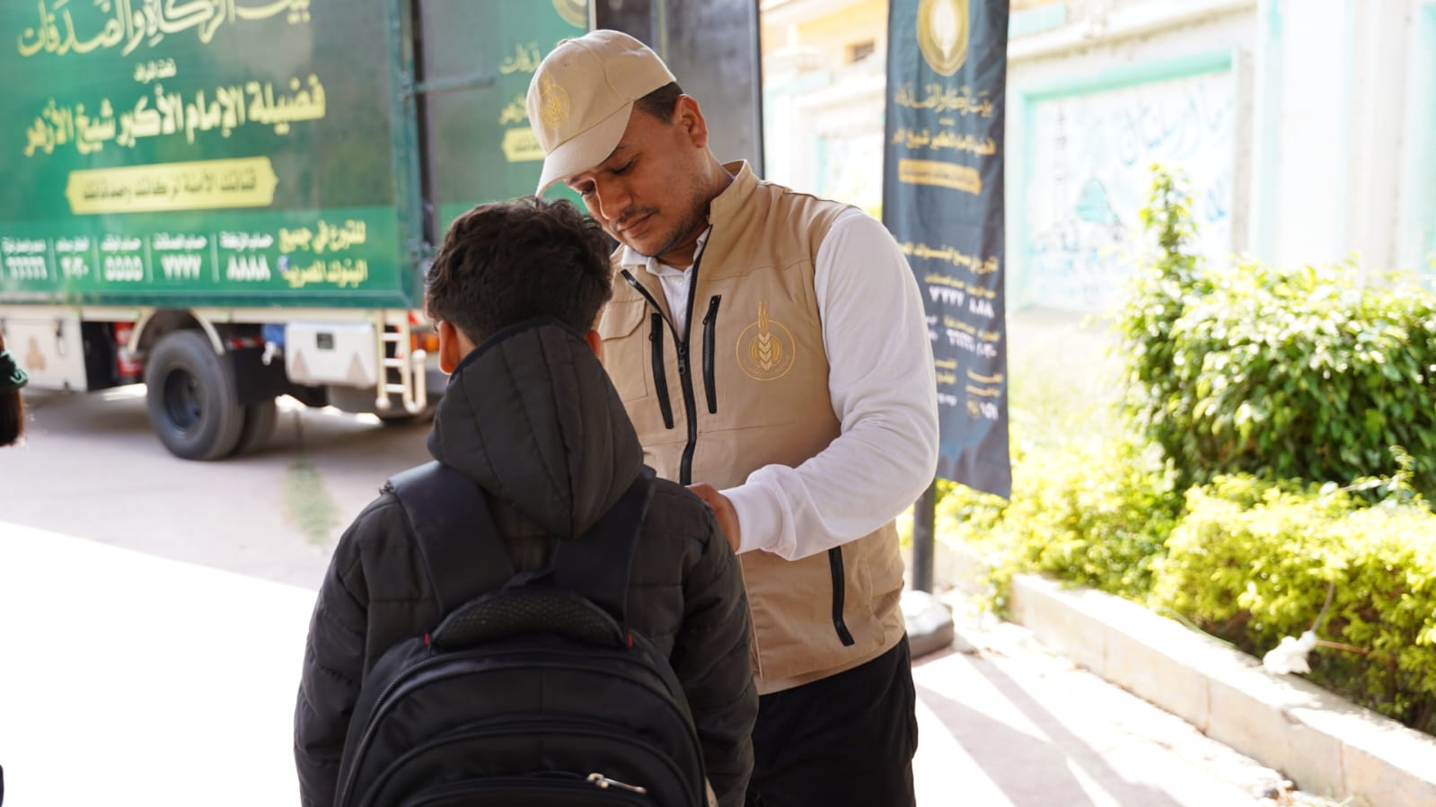 «بيت الزكاة والصدقات» يوزع مستلزمات مدرسية على الأيتام بمحافظات القاهرة والجيزة والقليوبية