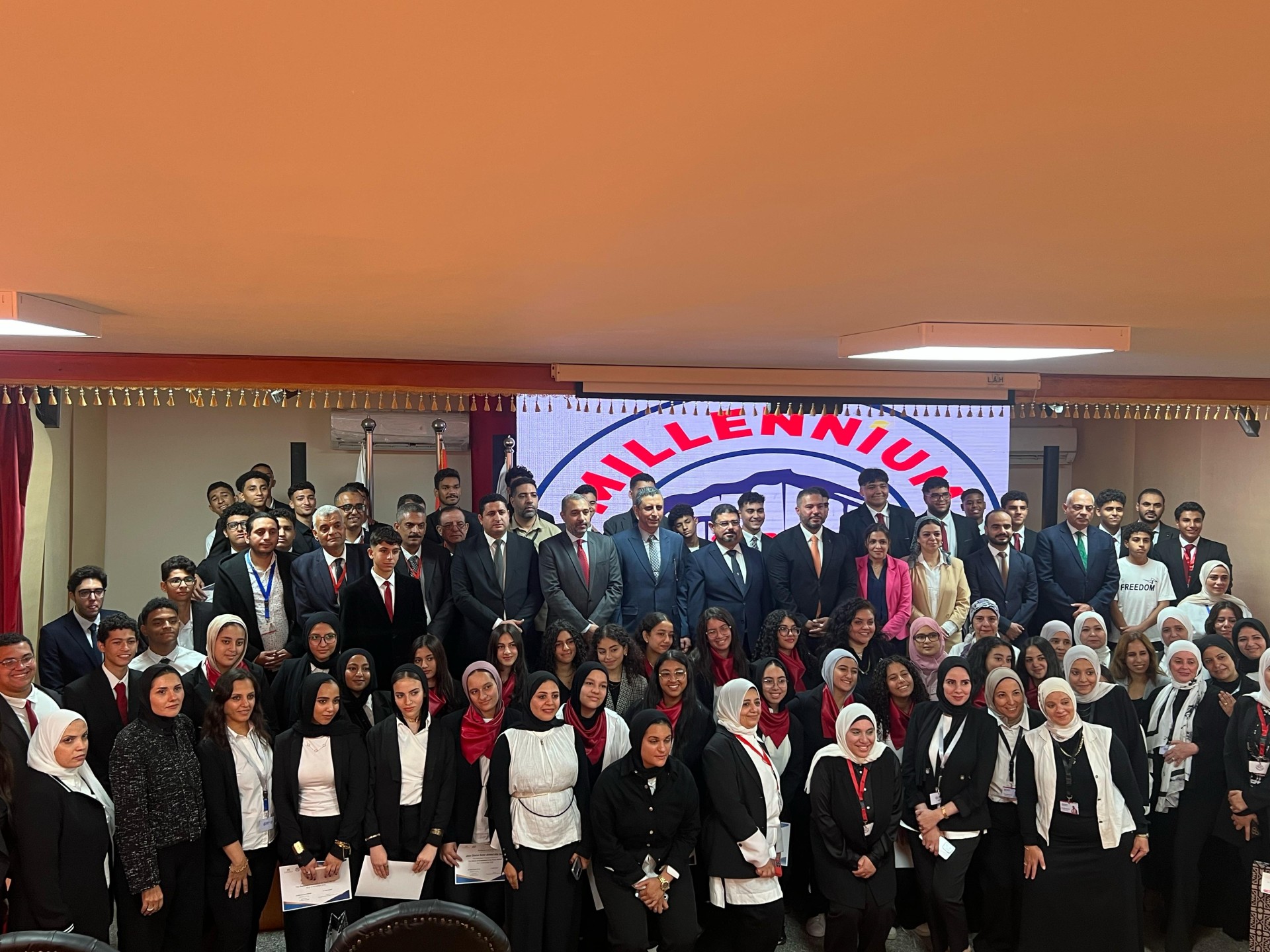 نائب رئيس البورصة يقدم محاضرة توعوية لطلاب مدارس ميلينيوم الدولية حول الاستثمار والثقافة المالية