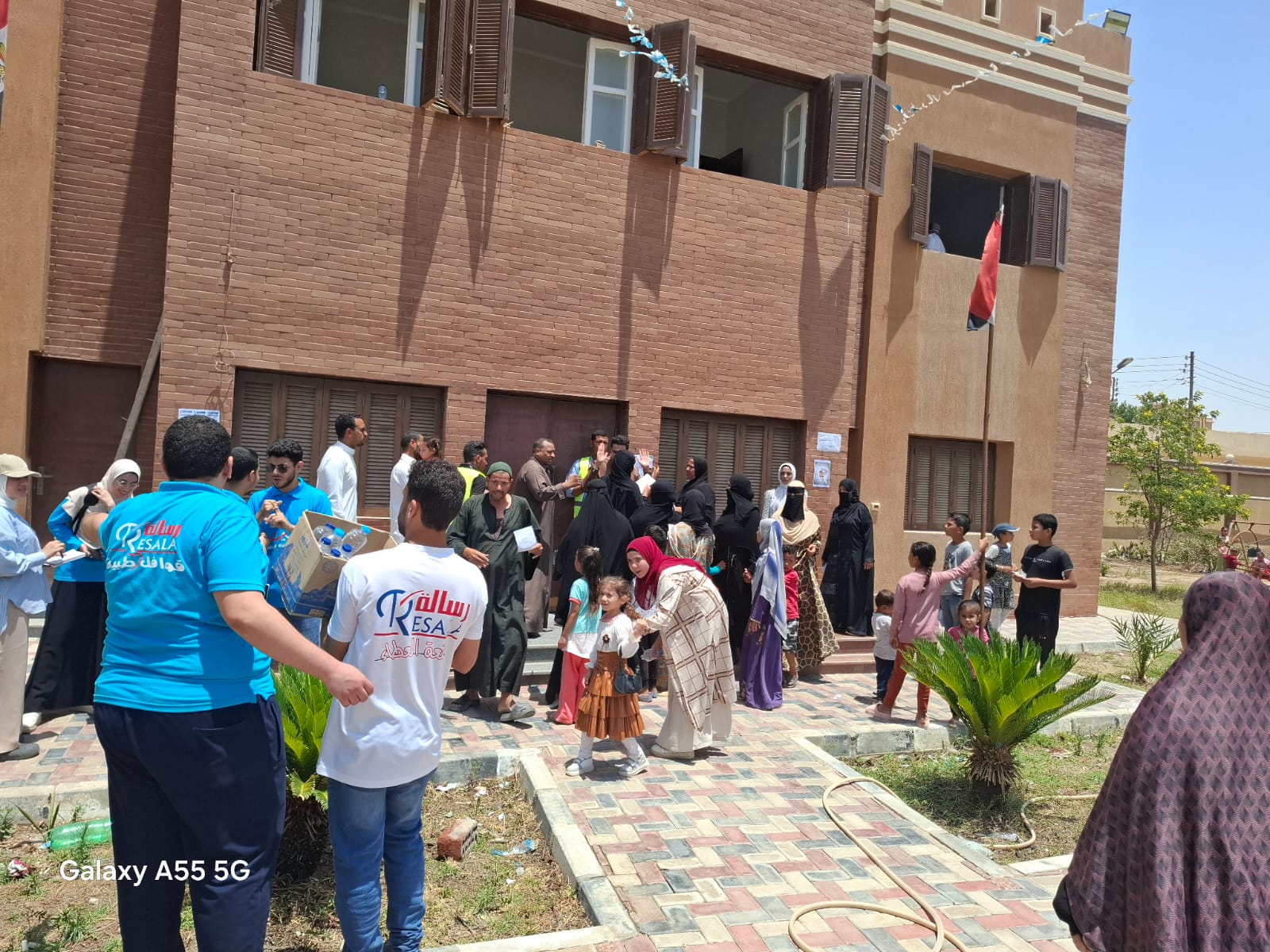 نظم المهندس فيصل إبراهيم أبو عريضة، عضو هيئة مكتب حزب مستقبل وطن أمانة محافظة الجيزة، قافلة طبية مكبرة للكشف وتقديم العلاج بالمجان في جميع التخصصات الطبية لأهالي مركز ومدينة الصف جنوب المحافظة.