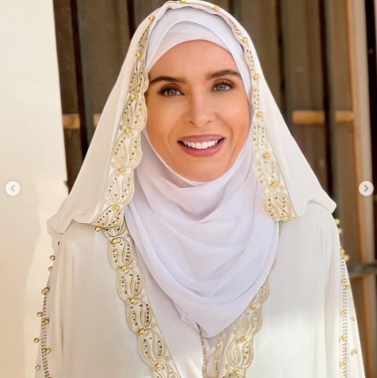 الراقصة دينا