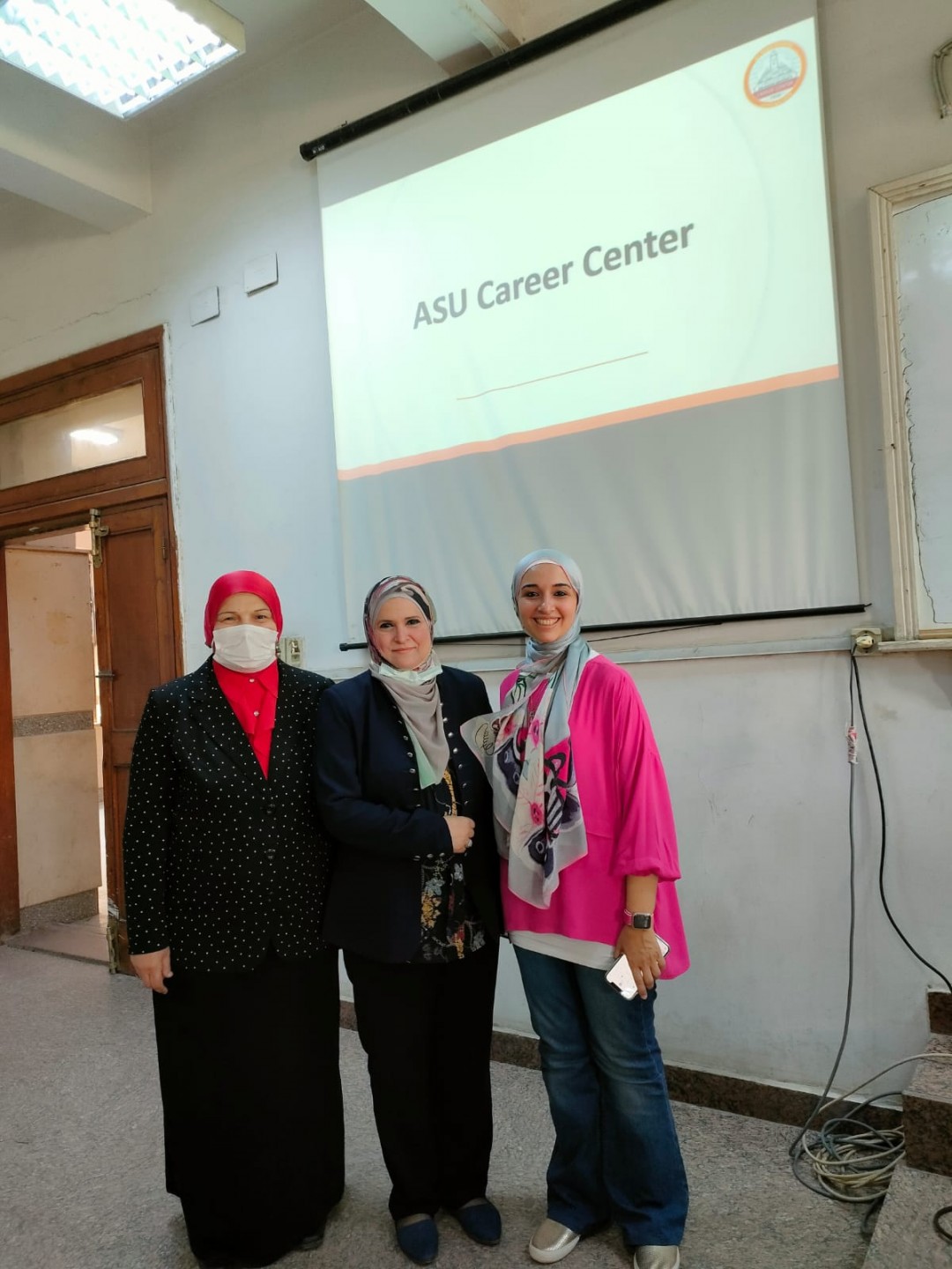 إقبال طلابي على المحاضرة التعريفية لمركز التوظيف بجامعة عين شمس بمقر كلية الآداب 